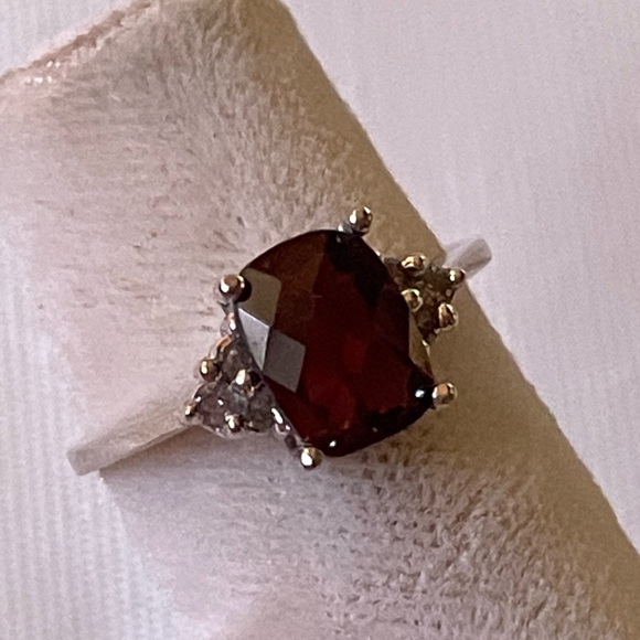 10K white gold 1.75 CTW Garnet & Diamonds ring BNWT - Picture 6 of 9
